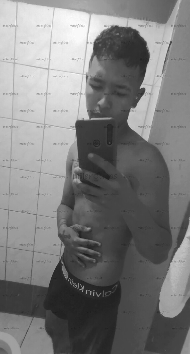 FOTOS DE SAMUEL TRIGUEÑO VENEZOLANO CON MUCHAS GANAS DE SATISFACER A TODA CHICA.