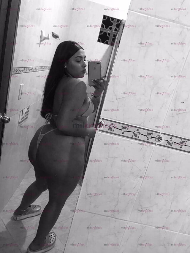 FOTOS DE HERMOSA CURVY GIRL EN MEDELLÍN MUY COMPLACIENTE Y CALIENTE. CADERAS ENORMES
