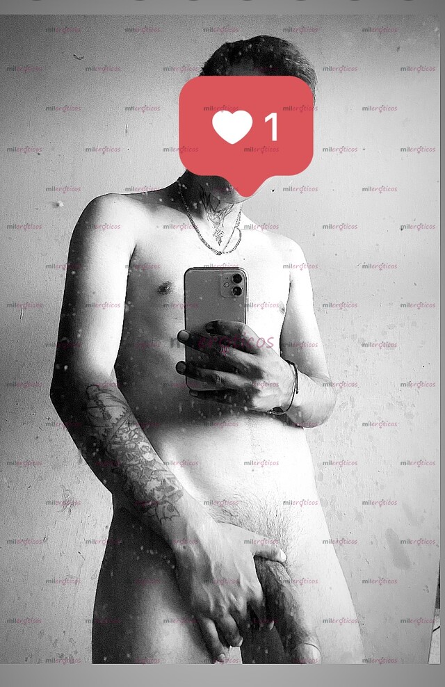 FOTOS DE CHICO TATUADO, VERGON TE PUEDO SATISFACER EN TUS FANTASÍAS Y FETICHES MI AMOR