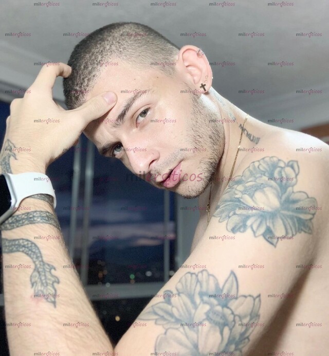 FOTOS DE OJOS VERDES, POLLO, DELGADO Y BIEN DOTADO CON APTO PRIVADO