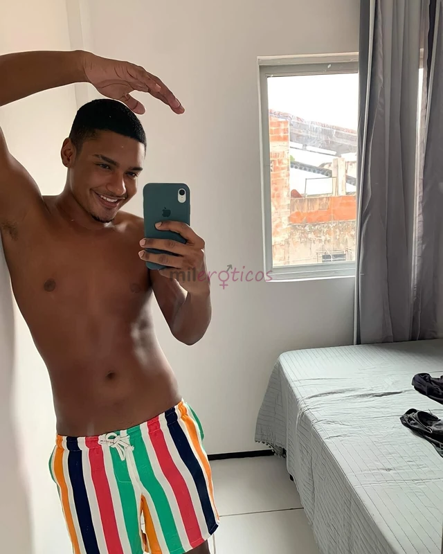 Disponivel para atendimentos com local limpo cheiroso e agradavel chama no whats e vamos ativo sem frescuras e dotado pronto para lhe satisfazer e lhe...