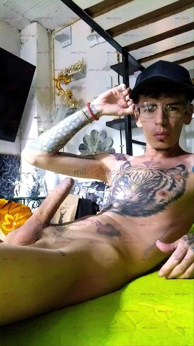 FOTOS DE FLACO MORBOSO FETICHERO TATUADO BLANCO VENDO VIDEOS CASEROS Y VIDEO LLAMADAS