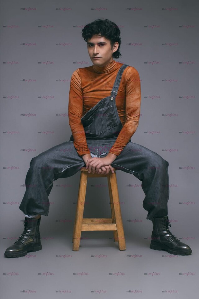 FOTOS DE UN TWINK MUY COMPLACIENTE Y SIEMPRE CALIENTE.