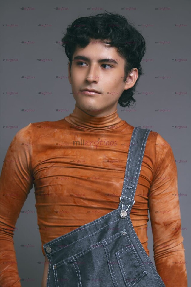 FOTOS DE UN TWINK MUY COMPLACIENTE Y SIEMPRE CALIENTE.