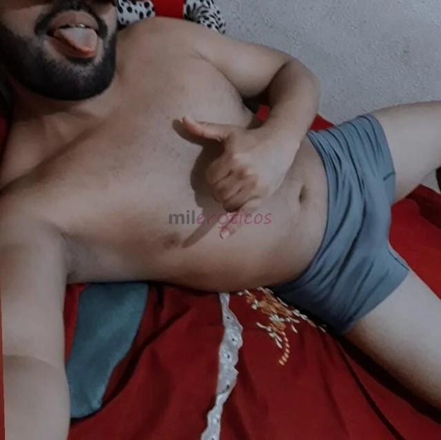 Sou moreno discreto barbudo gosto de foder valendo um cu de um macho e fazer ele senti o maior prazer na cama entre quatro paredes se interessou so ch...