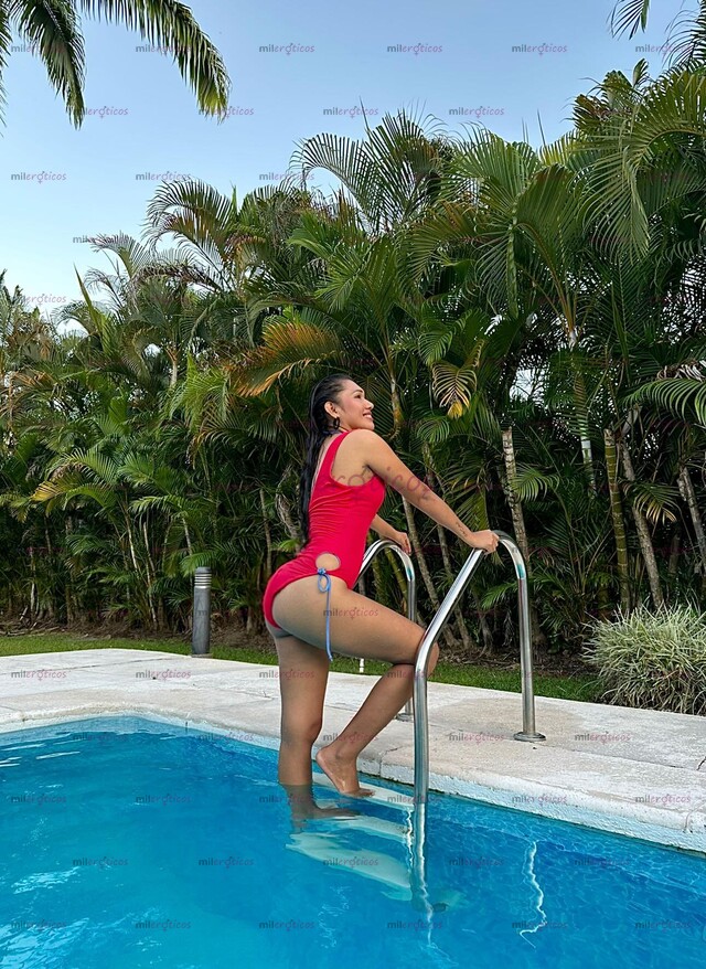 FOTOS DE ADRIANA HERMOSA MORENA EN LA PLATAFORMA,MODELO SCORTS COMPLACIENTE