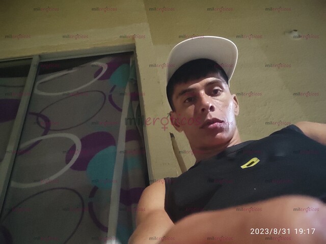FOTOS DE HOLA MI NOMBRE ES CARLOS ANDRÉS TENGO 28 AÑOS Y SOY UN CHICO GIGOLÓ SOLO SERVICI