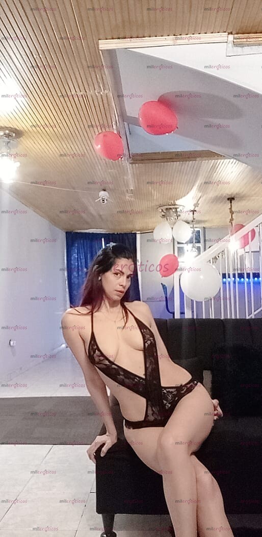 FOTOS DE DOS BOQUITAS...MOJANDO TUS GUEVAS Y SACANDO TODA LA LECHE