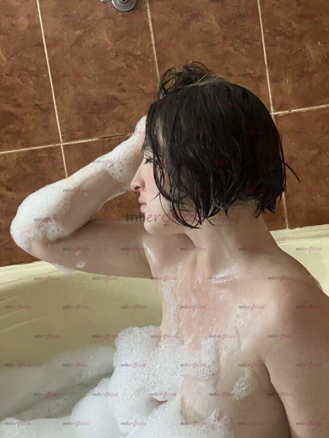 FOTOS DE HOLA SOY UNA CHICA BASTANTE CALIENTE, ME ENCANTA SATISFACER FANTASÍAS