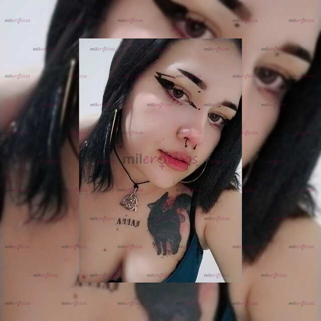 FOTOS DE CHICA SEXY TATUADA, CON PERFORACIÓNES Y GRUESA