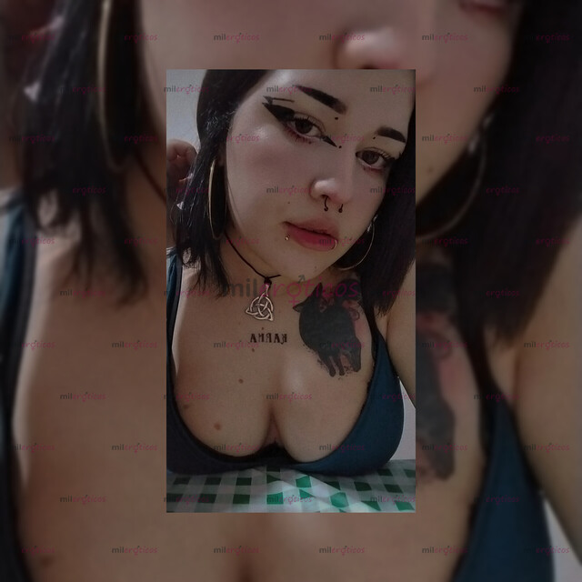 FOTOS DE CHICA SEXY TATUADA, CON PERFORACIÓNES Y GRUESA