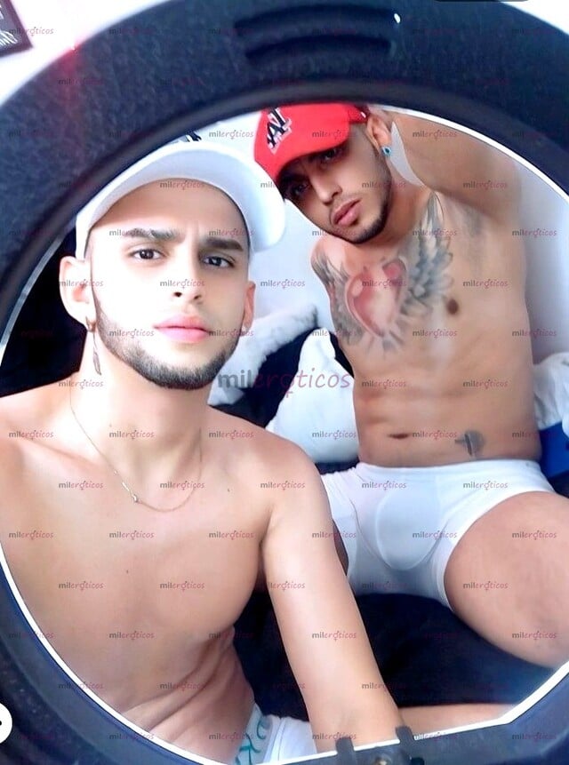 FOTOS DE VENTA DE CONTENIDO EROTICO 2 CHICOS CALIENTES 24CM 18CM MASCULINOS LECHEROS