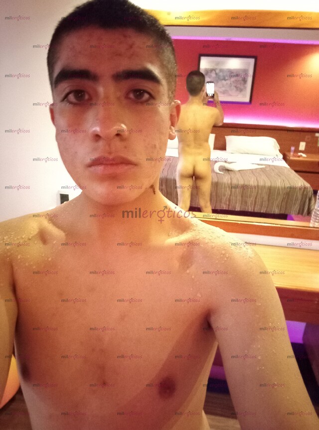FOTOS DE UNIVERSITARIO CALIENTE Y COMPLACIENTE DOY EL CULO Y LA VERGA