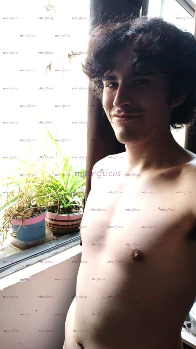 FOTOS DE TWINK COMPLACIENTE Y MUY CALIENTE, BUSCANDO DIVERTIRSE Y QUE ME CONSIENTAN.