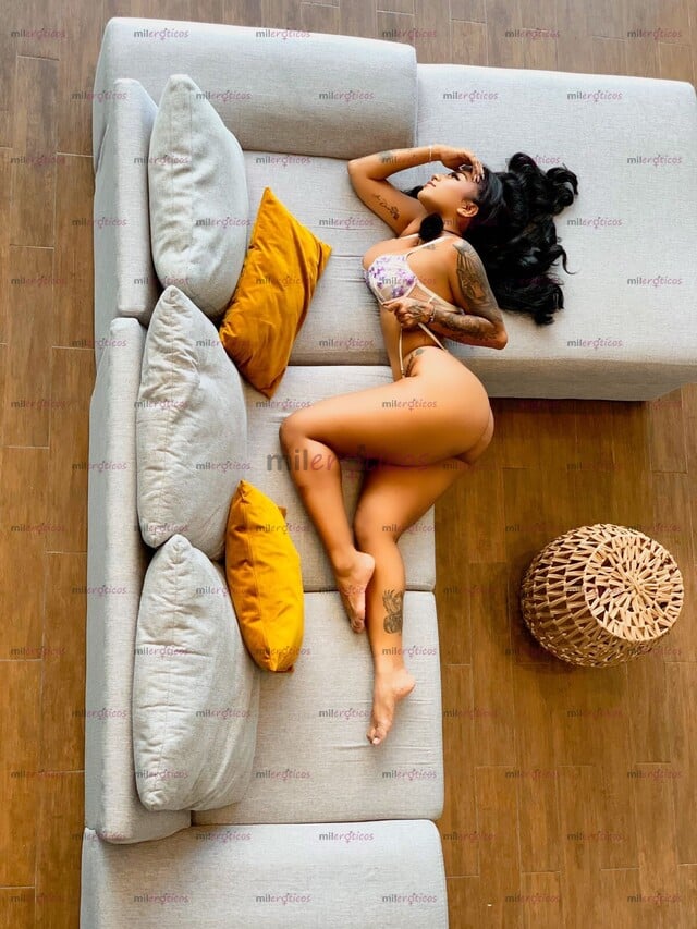 FOTOS DE KISS EN TODO TU HERMOSO CUERPO , ME ENCANTA BESAR Y CALENTARTE COMO A POCO