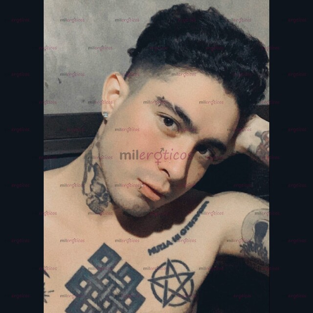 FOTOS DE JULIÁN JOVEN TATUADO SEMINUEVO 25 AÑOS, SOLTERO