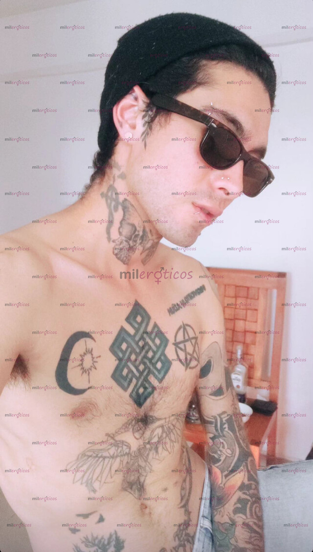 FOTOS DE JULIÁN JOVEN TATUADO SEMINUEVO 25 AÑOS, SOLTERO