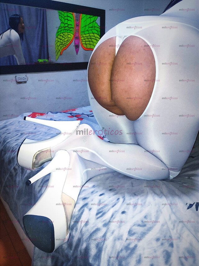 FOTOS DE SERE TU BOMBA SEXY PERRA CALIENTE CON GANAS DE VERGA