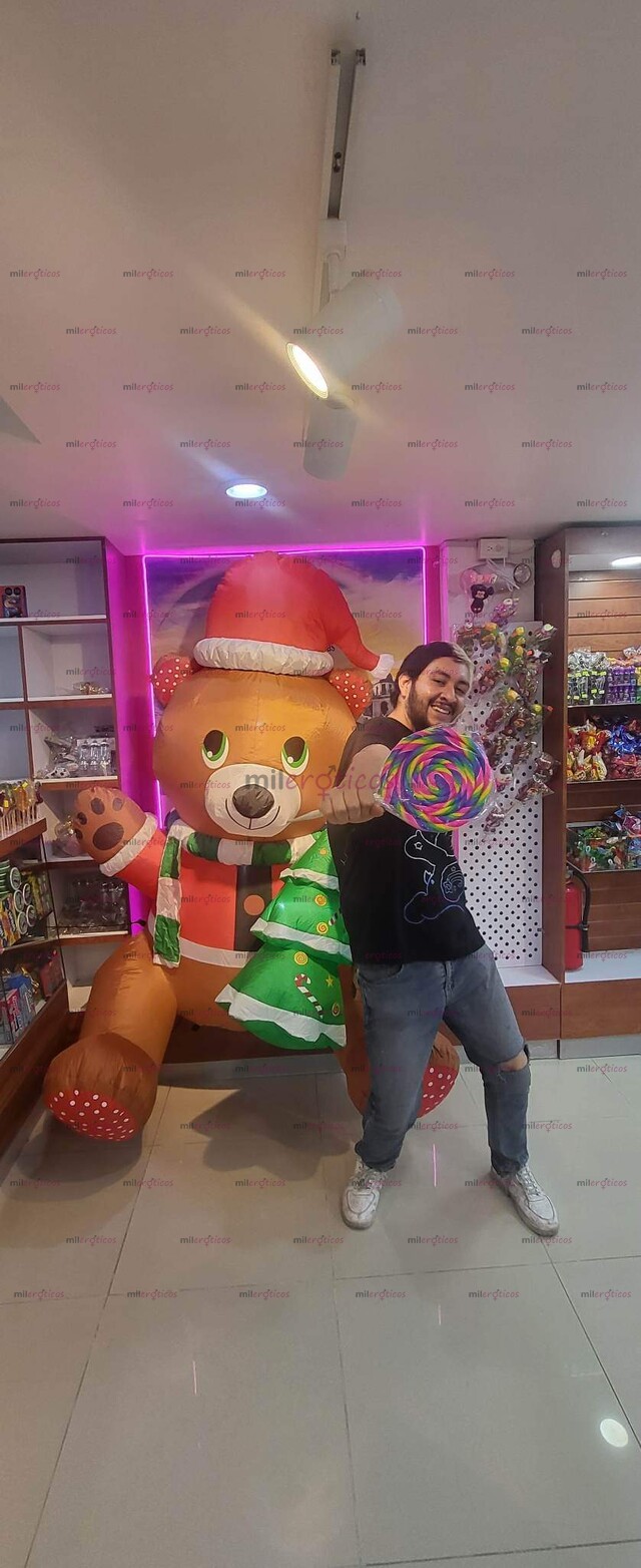 FOTOS DE PÍDEME SER LO QUE QUIERAS QUE SEA, SOY BUENO EN ESO.