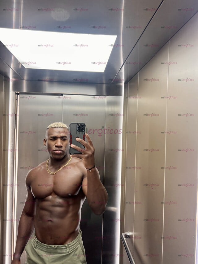 FOTOS DE NEGRAZO POLLON ROMPE CULOS LECHERO Y CON GANAS DE TU LECHE TAMBIÉN