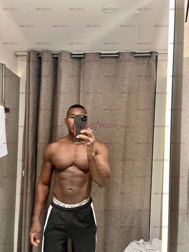 FOTOS DE NEGRAZO POLLON ROMPE CULOS LECHERO Y CON GANAS DE TU LECHE TAMBIÉN
