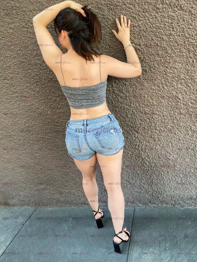 FOTOS DE TAPATÍA DE OJOS GRANDES Y PIEL SUPER BLANCA CUERPO DE GYM TERESA