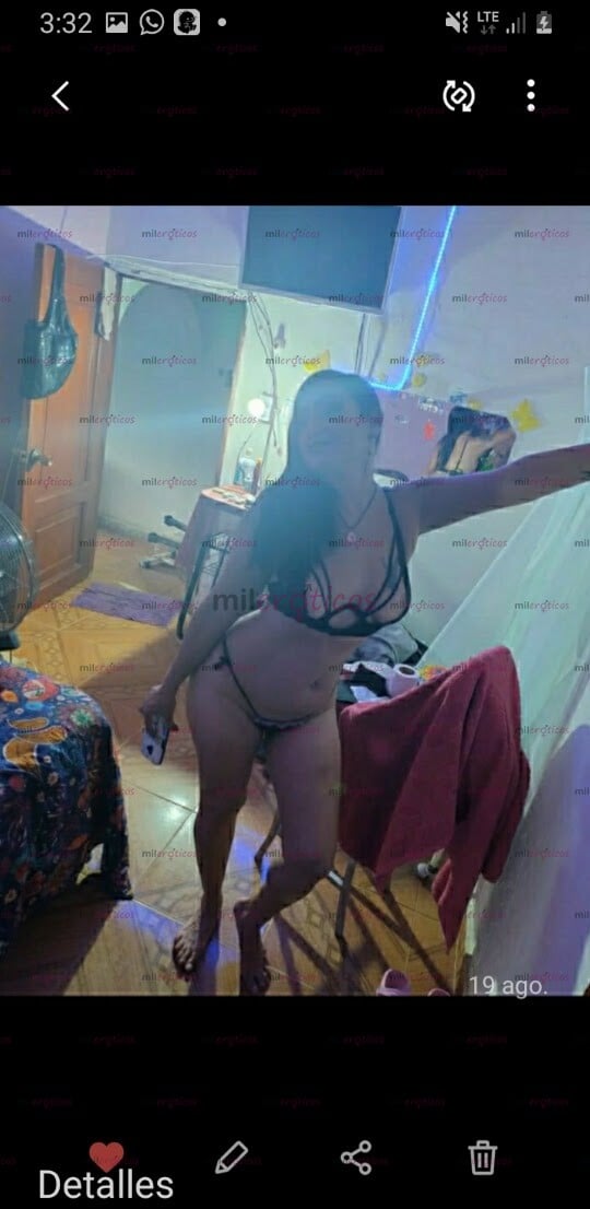 FOTOS DE SEXY MUJER DE PELONEGRO CON SU PAREJA O SOLA CON SUS JUGUETES, SQUIRTS