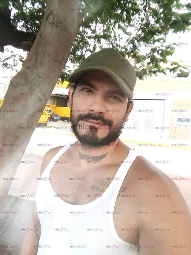 FOTOS DE BI COGELON CHUPEME LOS PIES SOLO ATIENDO A PUTOS EN LENCERÍA .
