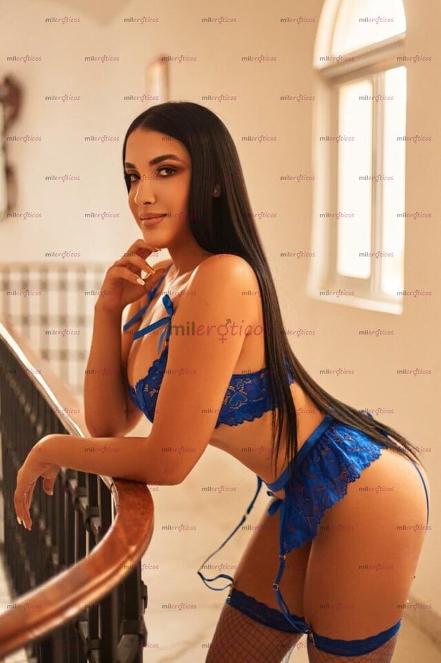 FOTOS DE ARLETE UNA MODELO SUPER APRETADITA DISPUESTA A TODO