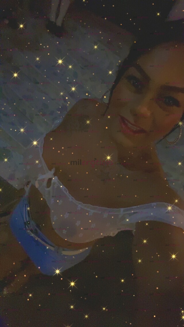 FOTOS DE MORENA COMPLACIENTE Y DOTADA DISPUESTA A COMPLACERTE