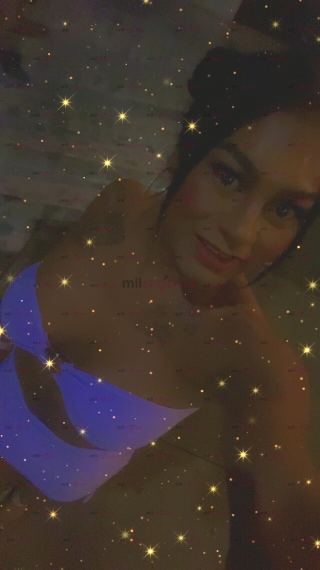 FOTOS DE MORENA COMPLACIENTE Y DOTADA DISPUESTA A COMPLACERTE