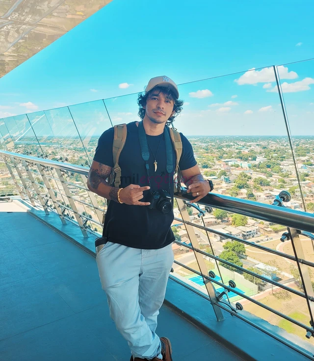 Amp ola me chamo pierre 1 73 m educado gentil com um papo inteligente e faco uma massagem incrivel so atendo mulheres amp local em condominio fechado...