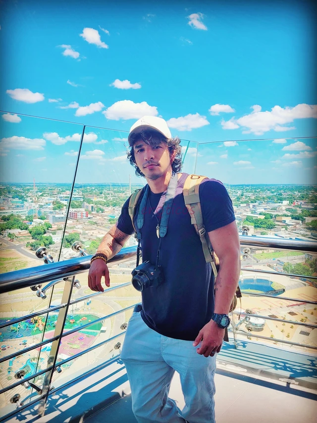 Amp ola me chamo pierre 1 73 m educado gentil com um papo inteligente e faco uma massagem incrivel so atendo mulheres amp local em condominio fechado...