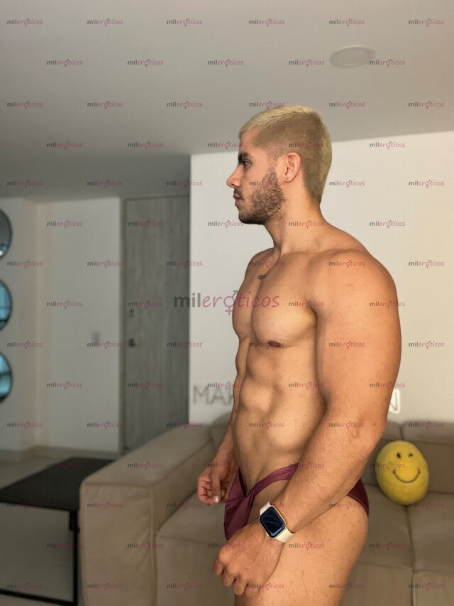 FOTOS DE HOMBRE LATINO COMPLACIENTE Y BIEN DOTADO