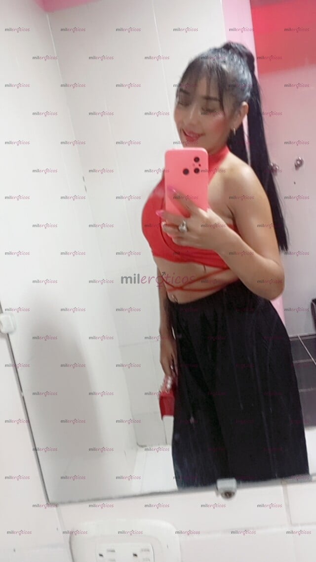 FOTOS DE LINDA QUIERE JUGAR DIVERTIRSE Y VER TU LECHE.....