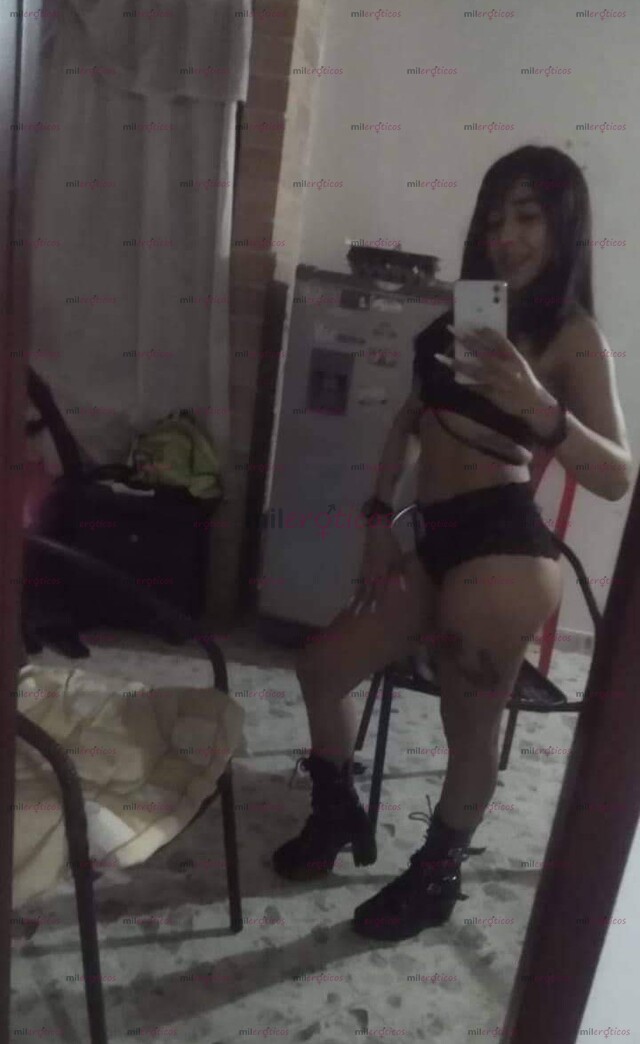 FOTOS DE LINDA QUIERE JUGAR DIVERTIRSE Y VER TU LECHE.....
