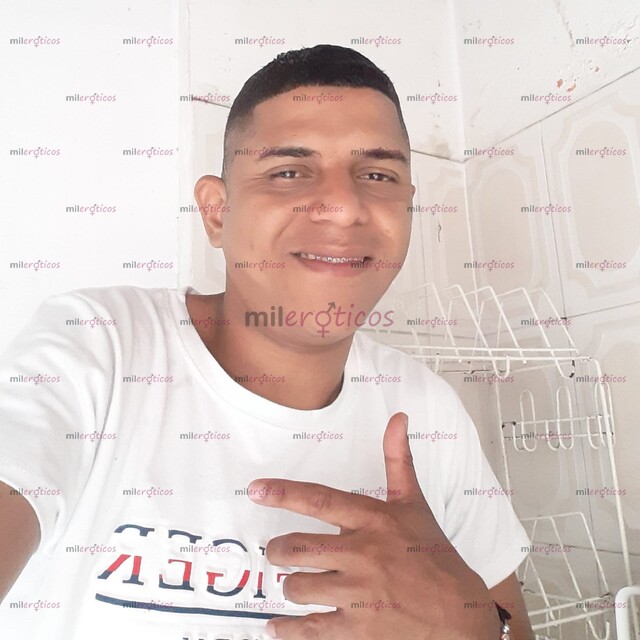 FOTOS DE HETERO CON 25 CM REALES SOLO SOY ACTIVO Y BUEN AMANTE.