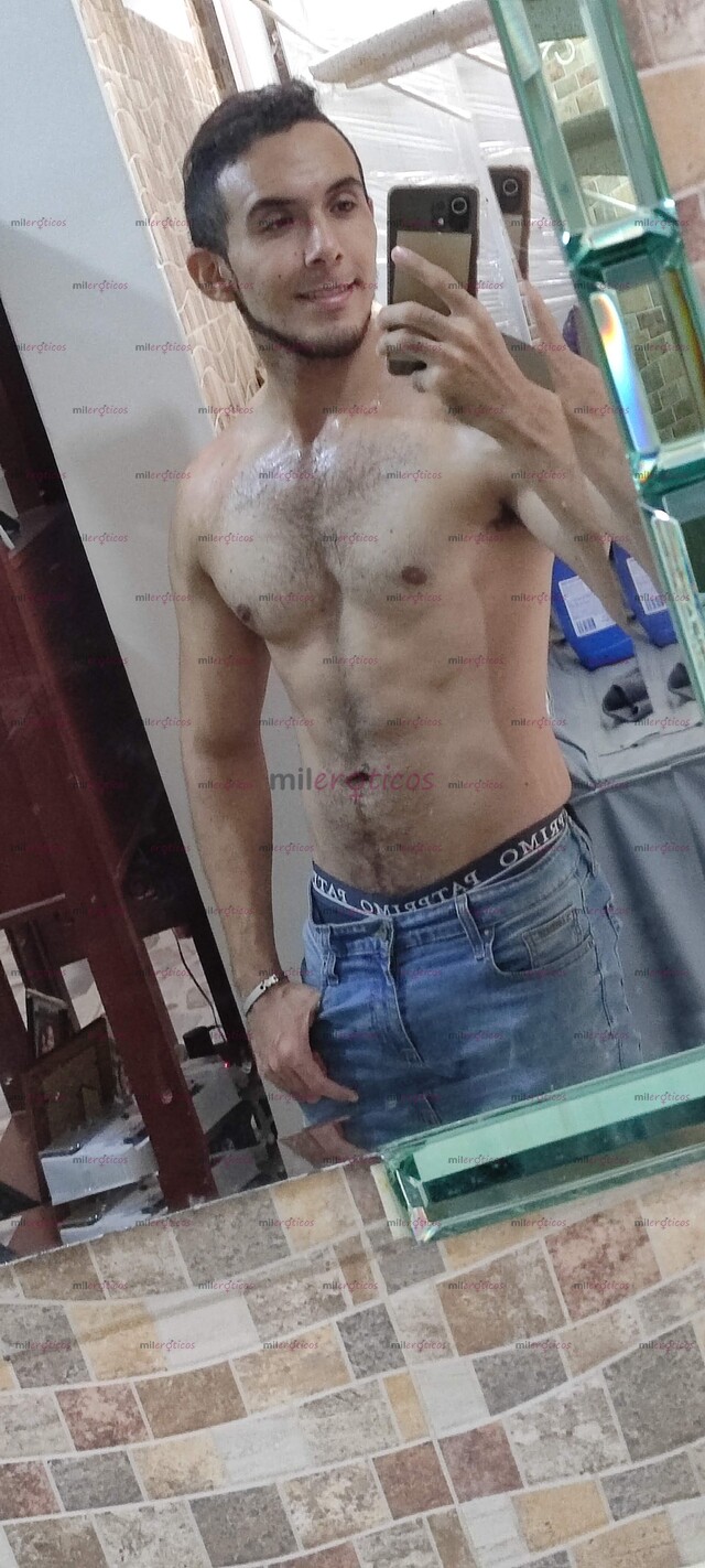 FOTOS DE JOVEN ARRECHO QUIERE FOLLAR Y GRABAR CONTENIDO.