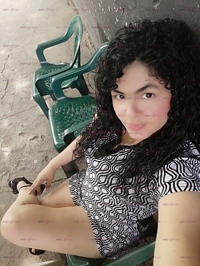 FOTOS DE DELICIOSA ENCANTADORA MUJER BLANCA JOVEN SEXY APASIONA