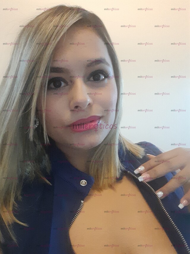 FOTOS DE PIENSA EN MIS BESOS RECORRIENDO TU CUELLO Y ANTICIPA LO QUE ESTAS POR SENTIR.