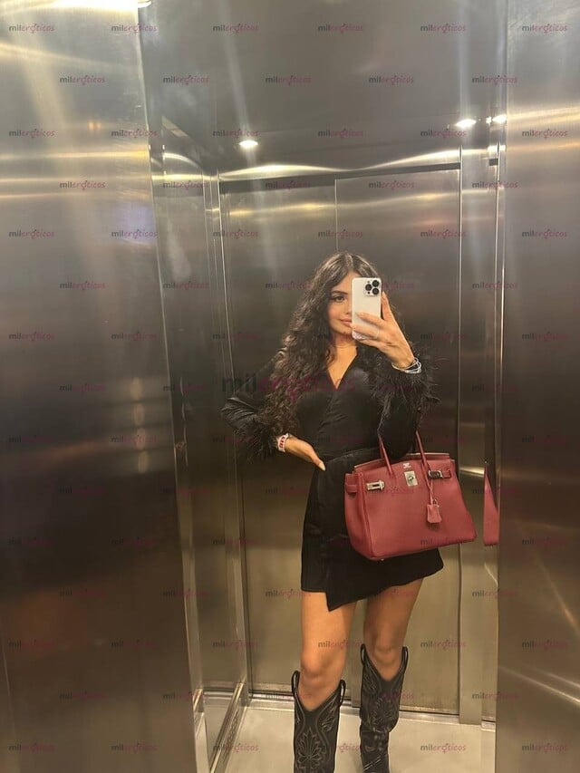FOTOS DE LA ICÓNICA SASHA MONTENEGRO TRATO DE NOVIOS REALES BESOS CARICIAS