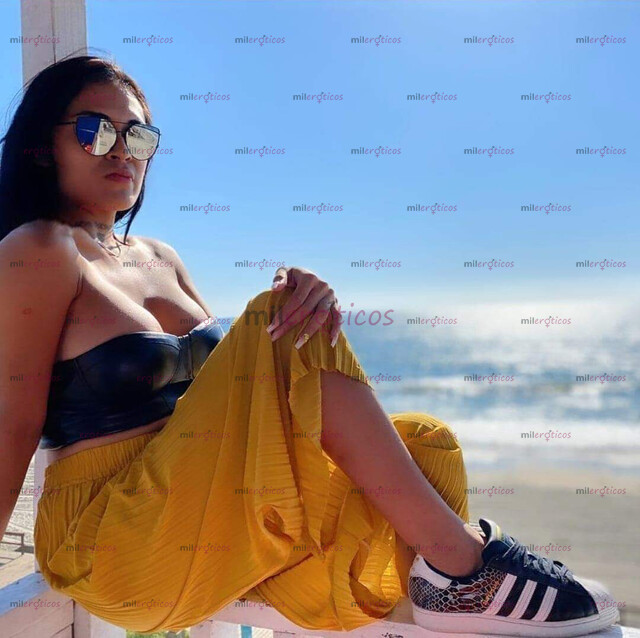 FOTOS DE DELICIOSA JOVENCITA CON 22 AÑOS DE EDAD Y UN DELICIOSO CARAMELO SOLO PARA TI