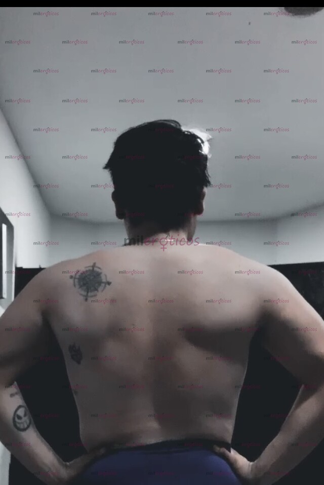 FOTOS DE JOVEN HOMBRE CON SERVICIO PRÁCTICAMENTE GRATIS