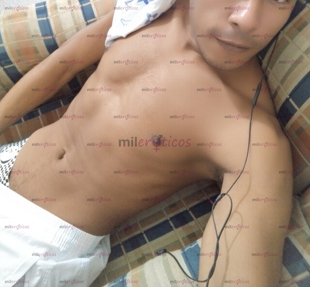 FOTOS DE HERMOSO POLLO MORENO DOTADO ACUERPADO LECHERO