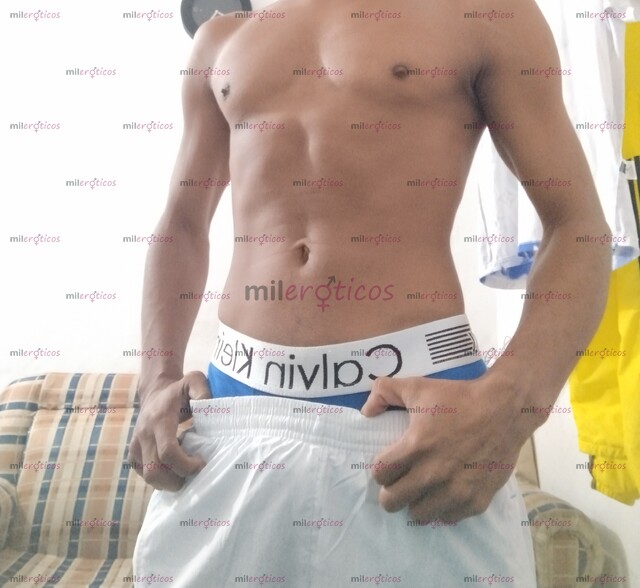 FOTOS DE HERMOSO POLLO MORENO DOTADO ACUERPADO LECHERO