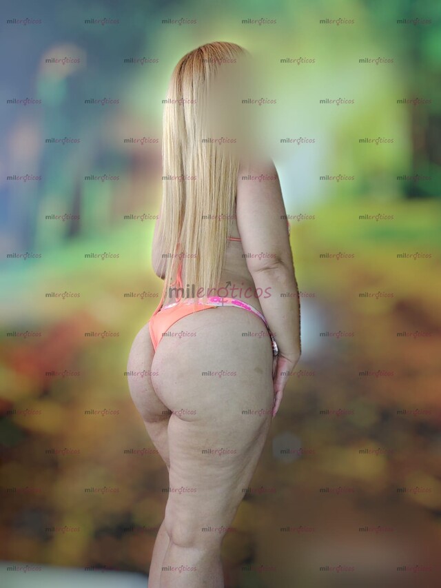 FOTOS DE QUIERO CAER RENDIDA A TUS PIES, HACIÉNDOTE UN ORAL SUPER DELICIOSO