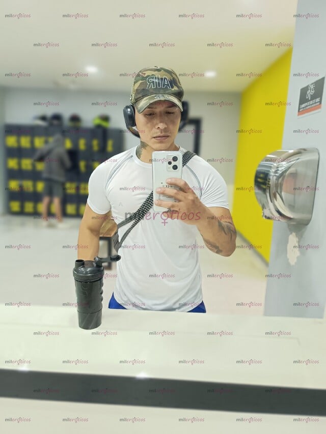 FOTOS DE COLOMBIANO MIGRANTE HOT HUEVOS GRANDES Y LECHEROS
