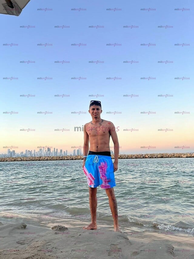 FOTOS DE SOY JOVEN APUESTO COLOMBIANO Y MUY DOTADO, TENGO ONLY FANS.
