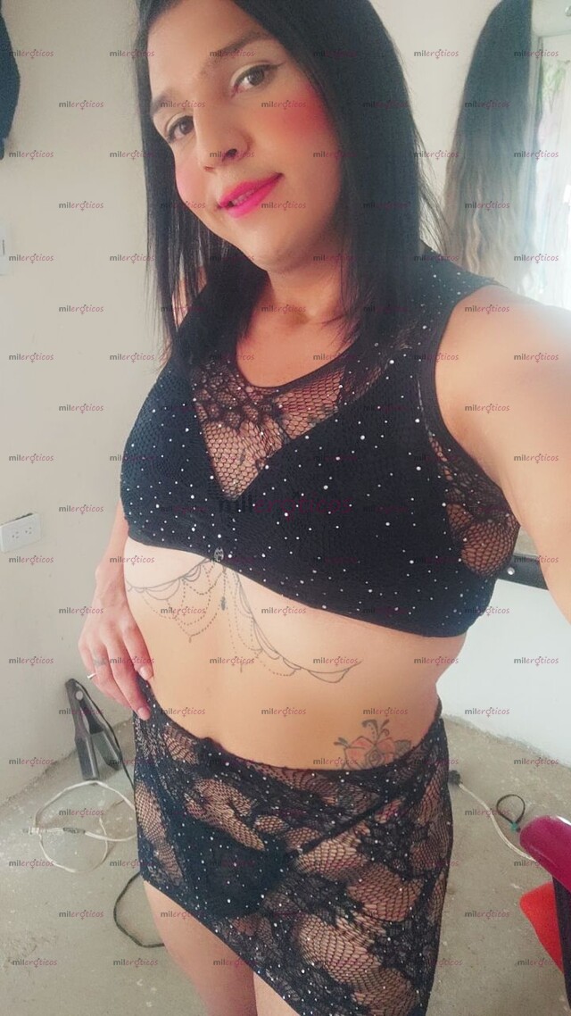 FOTOS DE SOY UNA CHICA MUY COMPLACIENTE ALTA OJOS NEGROS. CABELLO NEGRO