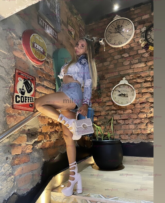 FOTOS DE LINDA RUBIA CALEÑA, COMPLACIENTE Y SUMISA